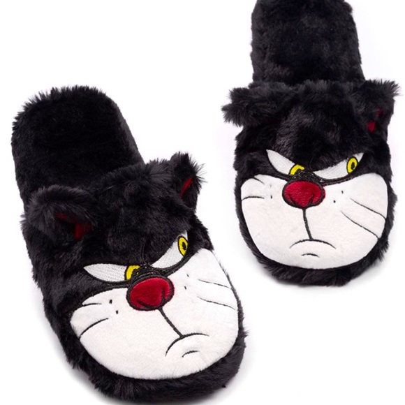 Disney Shoes - NWT!✨ Adorable Disney’s Cinderella Lucifer Fury Slippers! 🤍